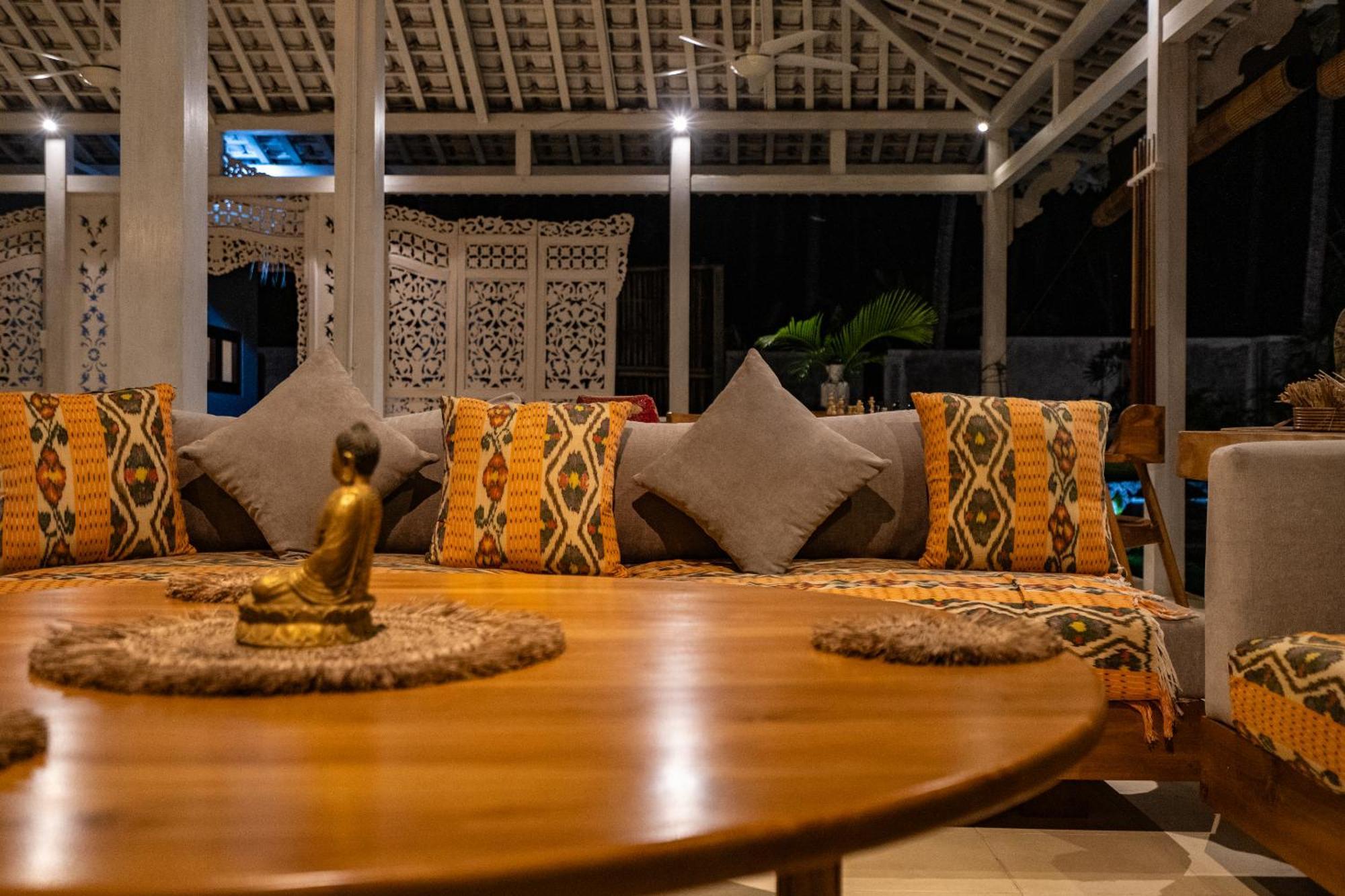 Senang Resort Tianyar Exterior foto