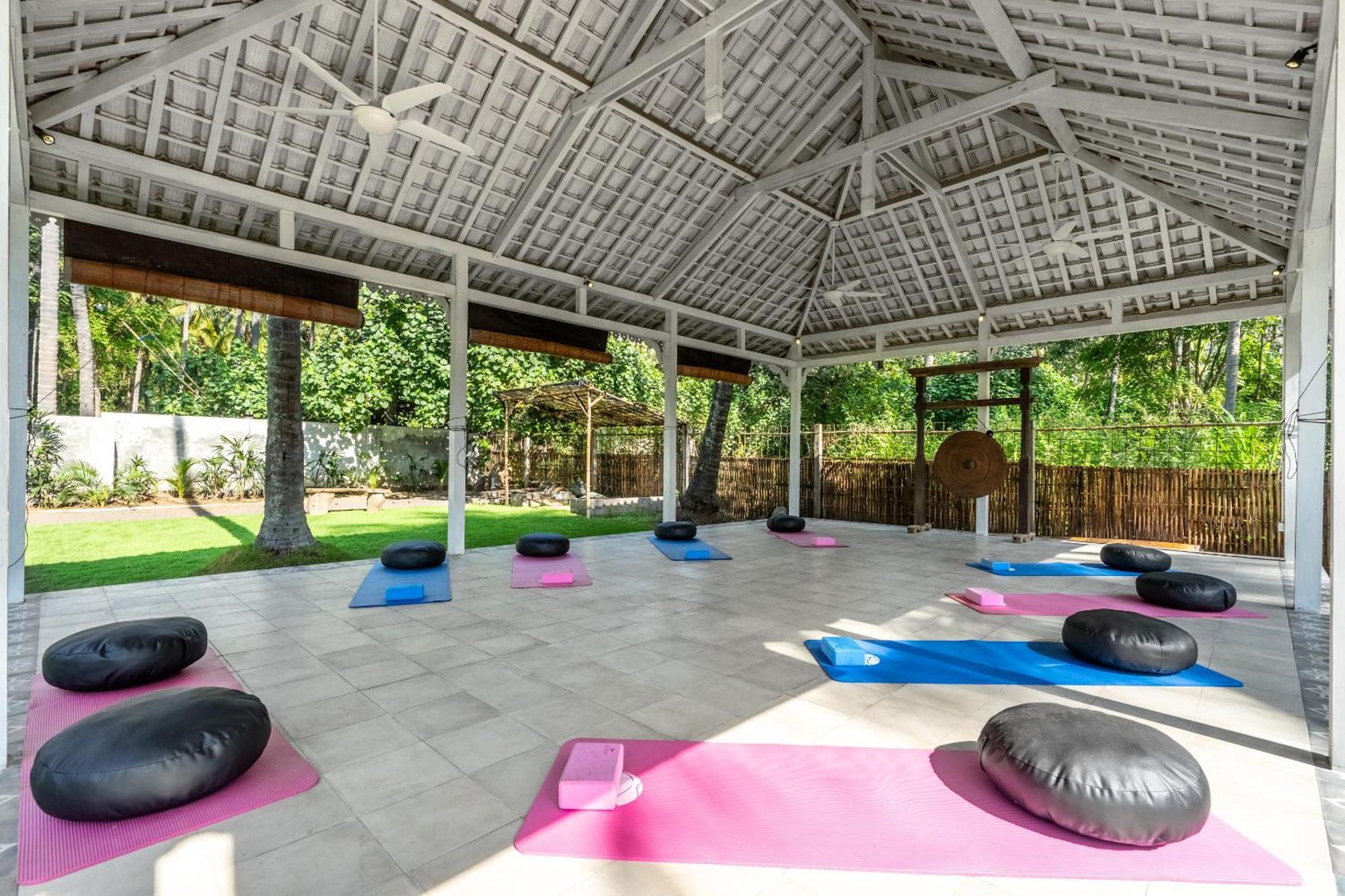Senang Resort Tianyar Exterior foto